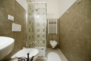 Bathroom 4, In Bocca ai Sassi, Matera
