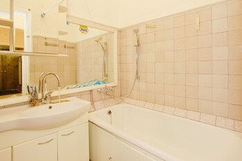 LUXKV Apartment on Nikolayeva photo 5