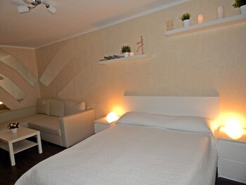 Apartment Hanaka on Bratskaia 23