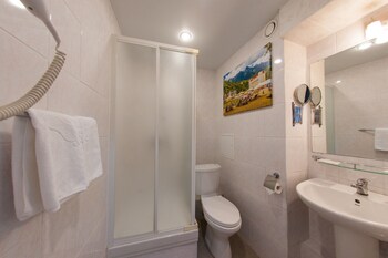 Garden Hills Hotel by Provence photo 3