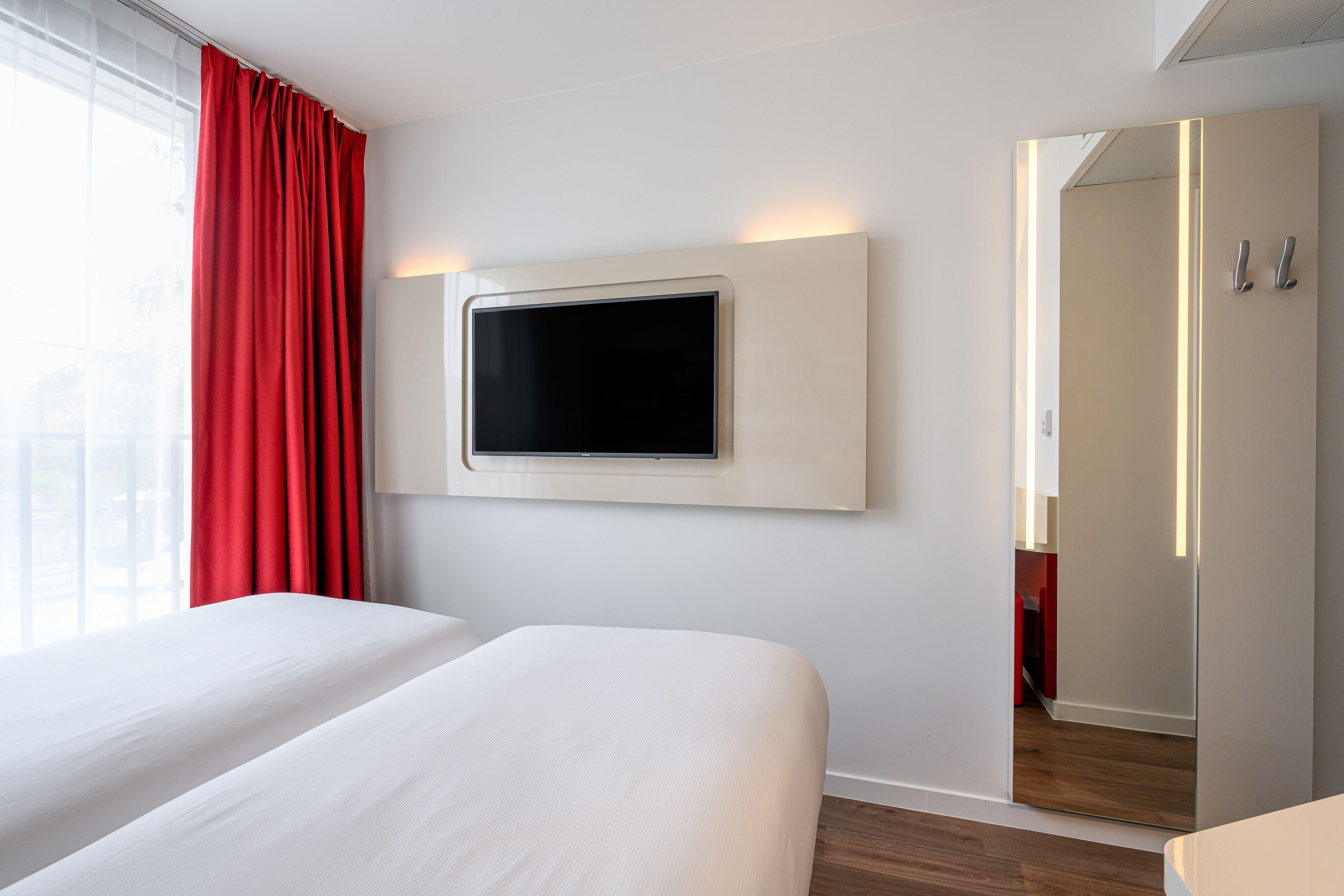 B&B HOTEL Brussels Centre Gare du Midi - Tap to explore photos