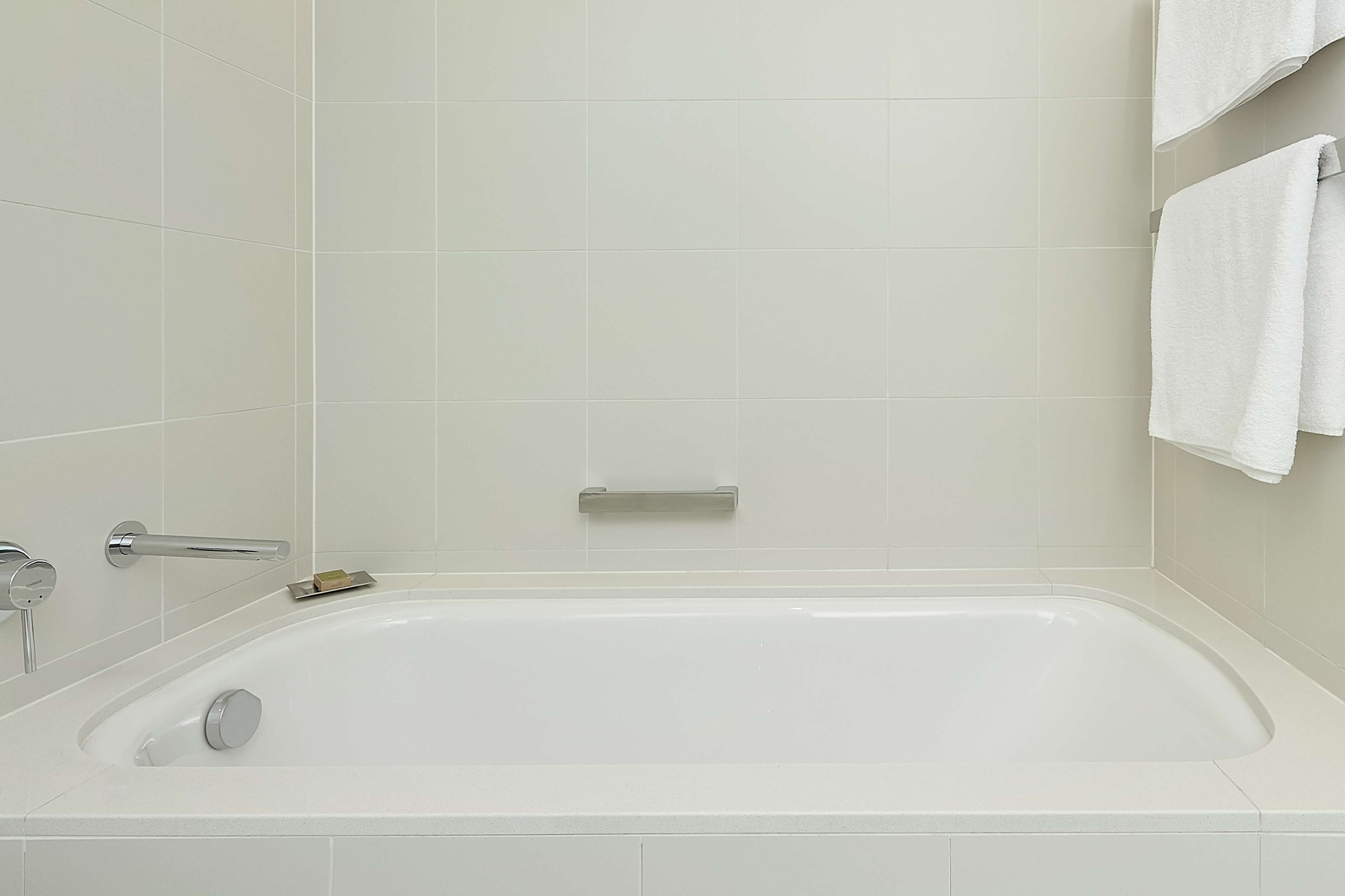 Hilton Sydney Room Type - KING DELUXE CORNER ROOM