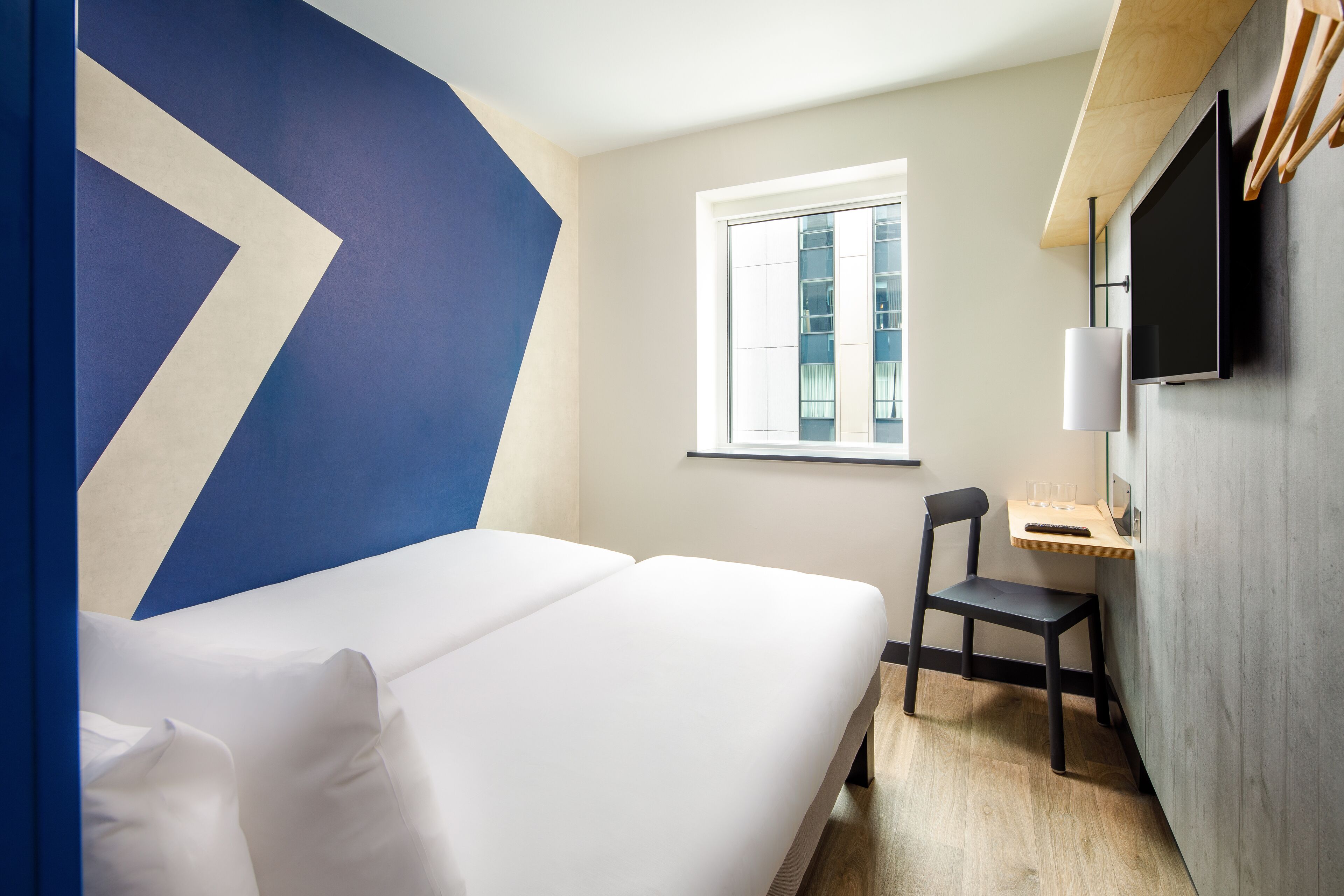 ibis budget Manchester Airport Room Type - Standard twin room with 2 single beds