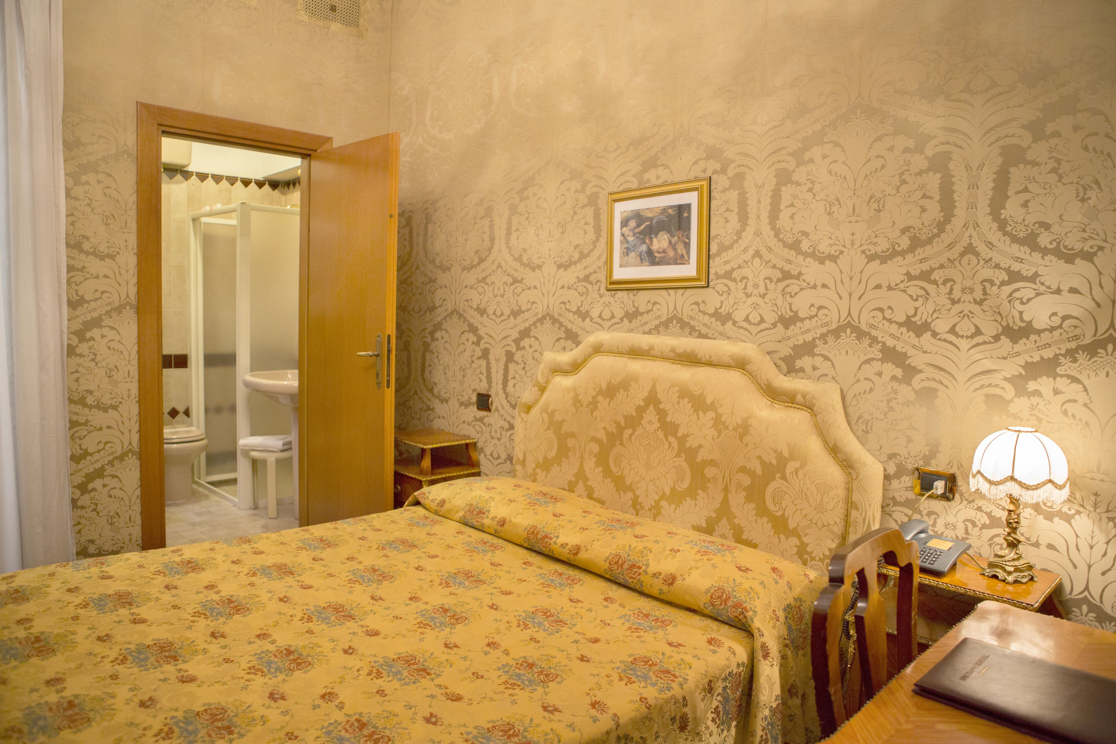 Des Epoques Hotel Room Type - Economy Double Room