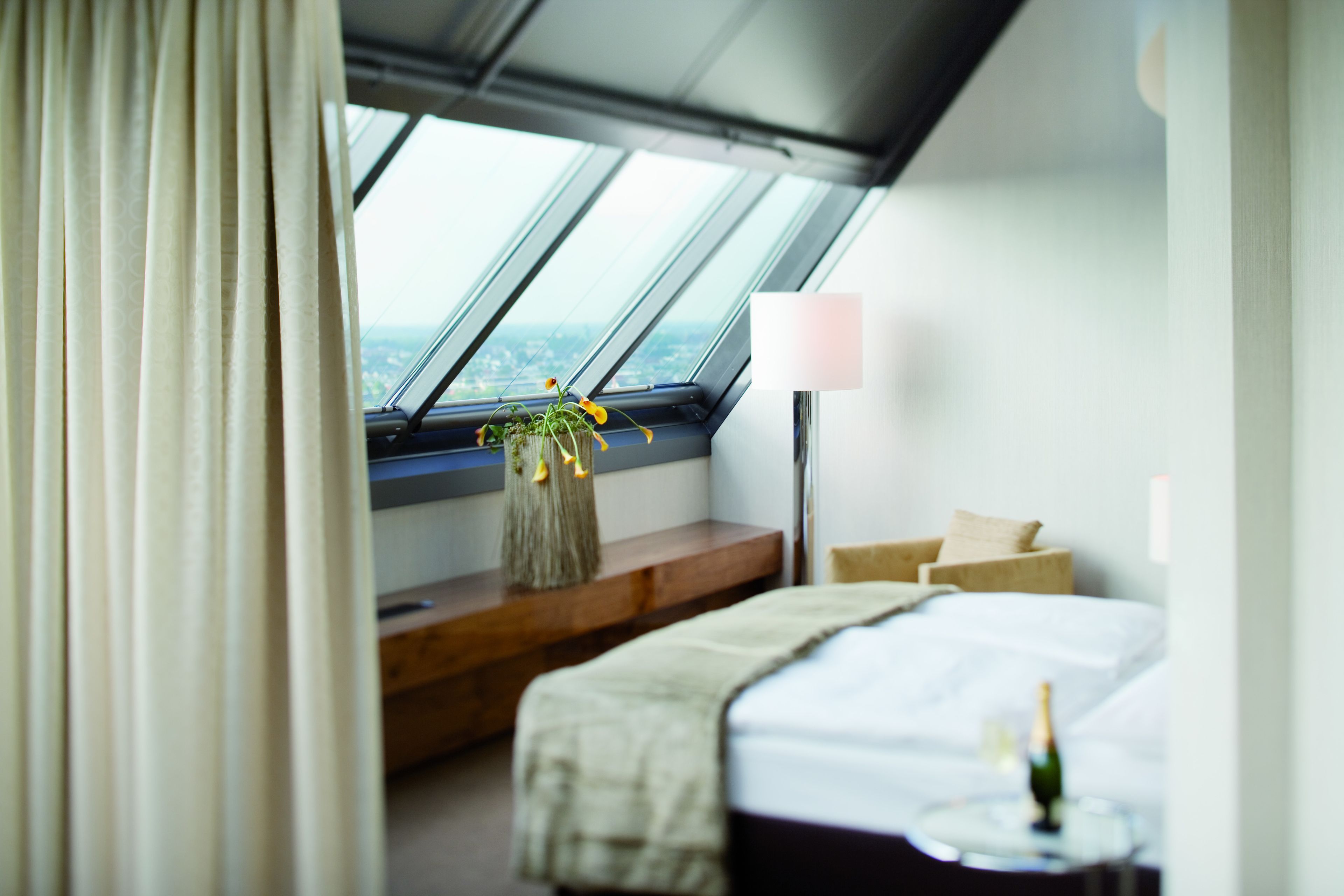Movenpick Hotel Hamburg Room Type - Junior Suite King