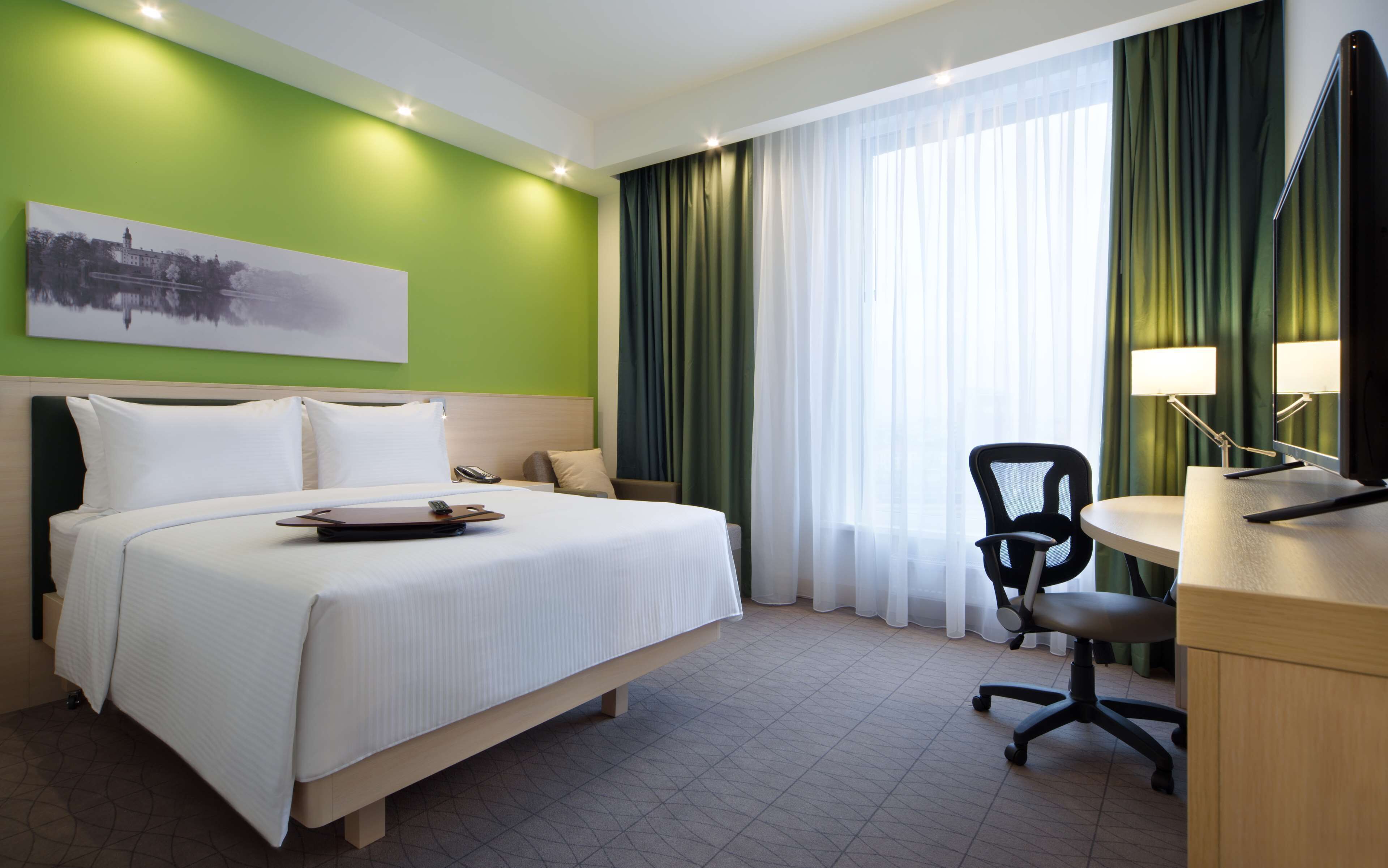 HAMPTON BY HILTON MINSK CITY CENTRE Room Type - QUEEN ROOM W  SOFA BED NS