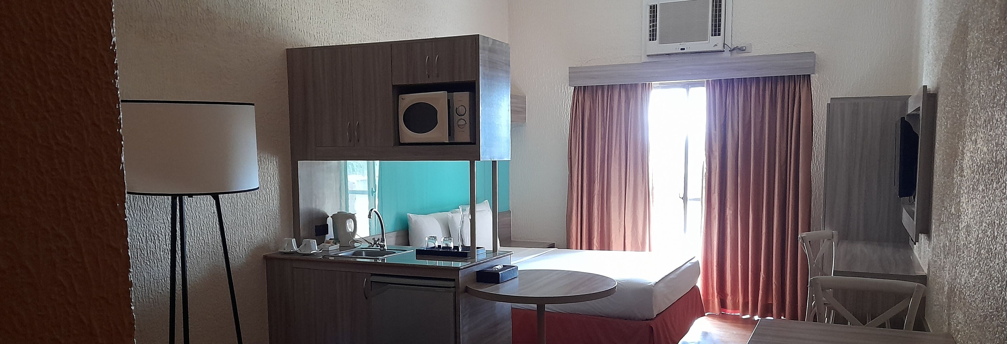 Microtel by Wyndham Boracay Room Type - 1 Queen Bed Suite