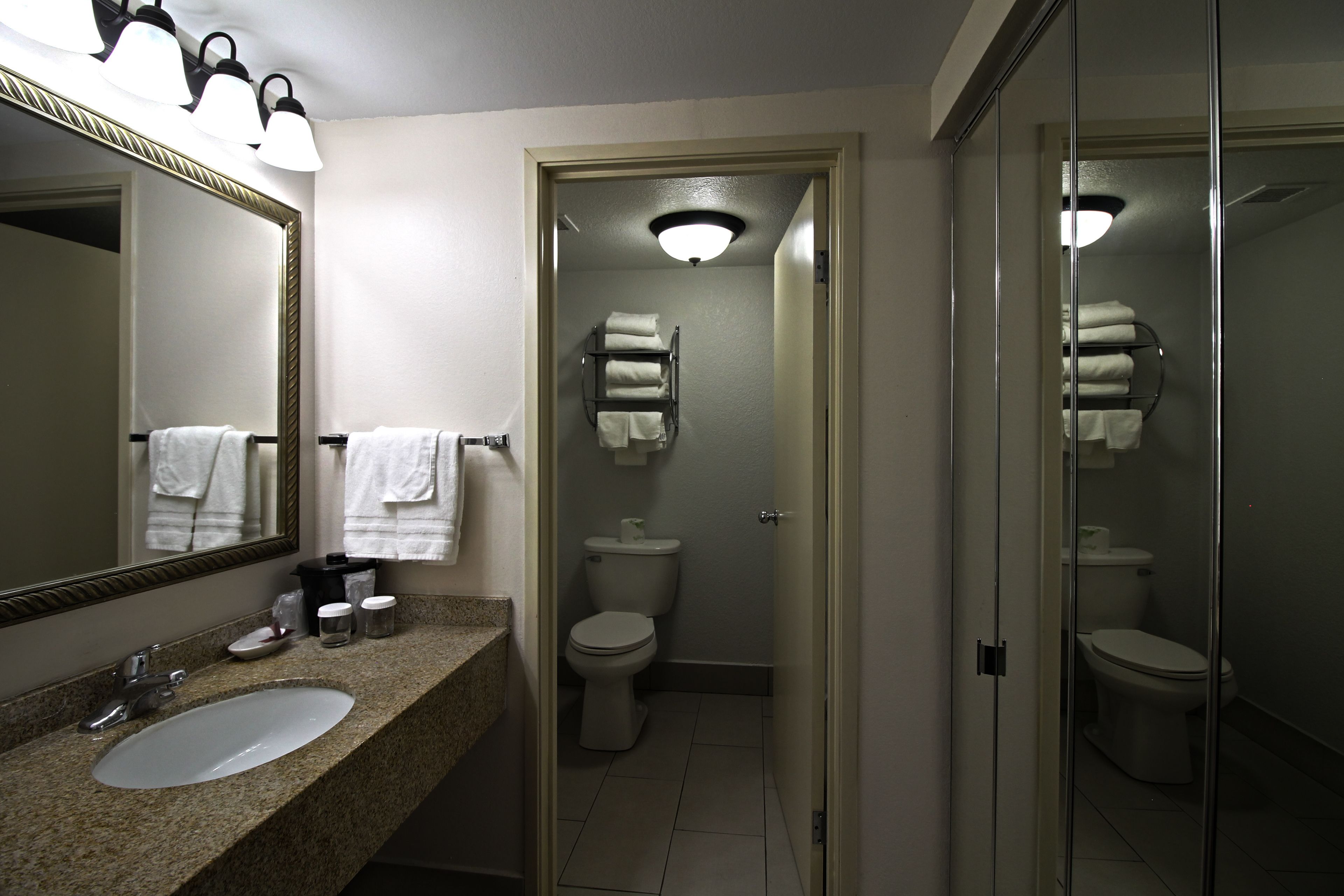 Chicago Club Inn & Suites - Tap to explore photos