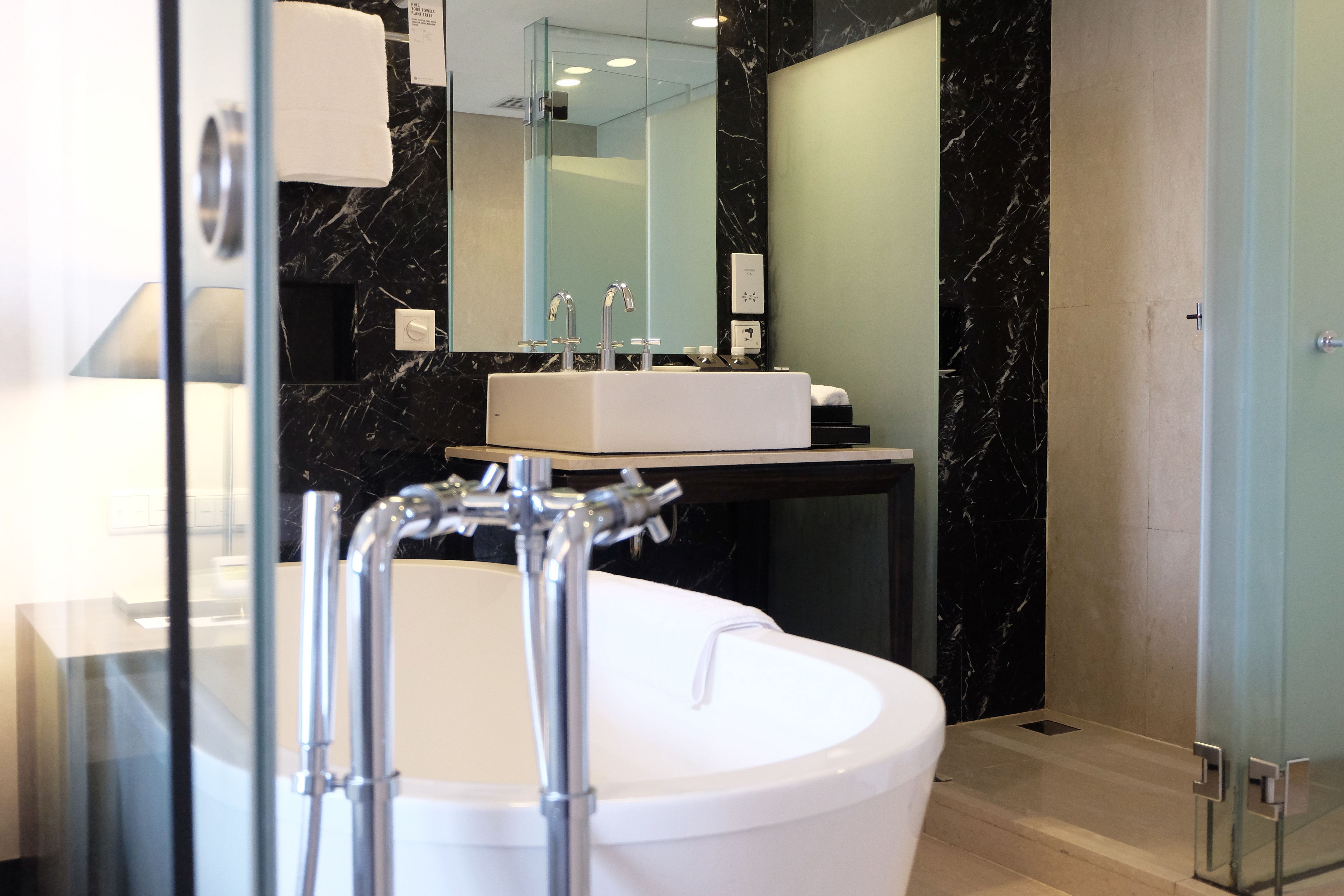 Pullman Jakarta Indonesia Room Type - DELUXE ROOM, 1 King Size bed