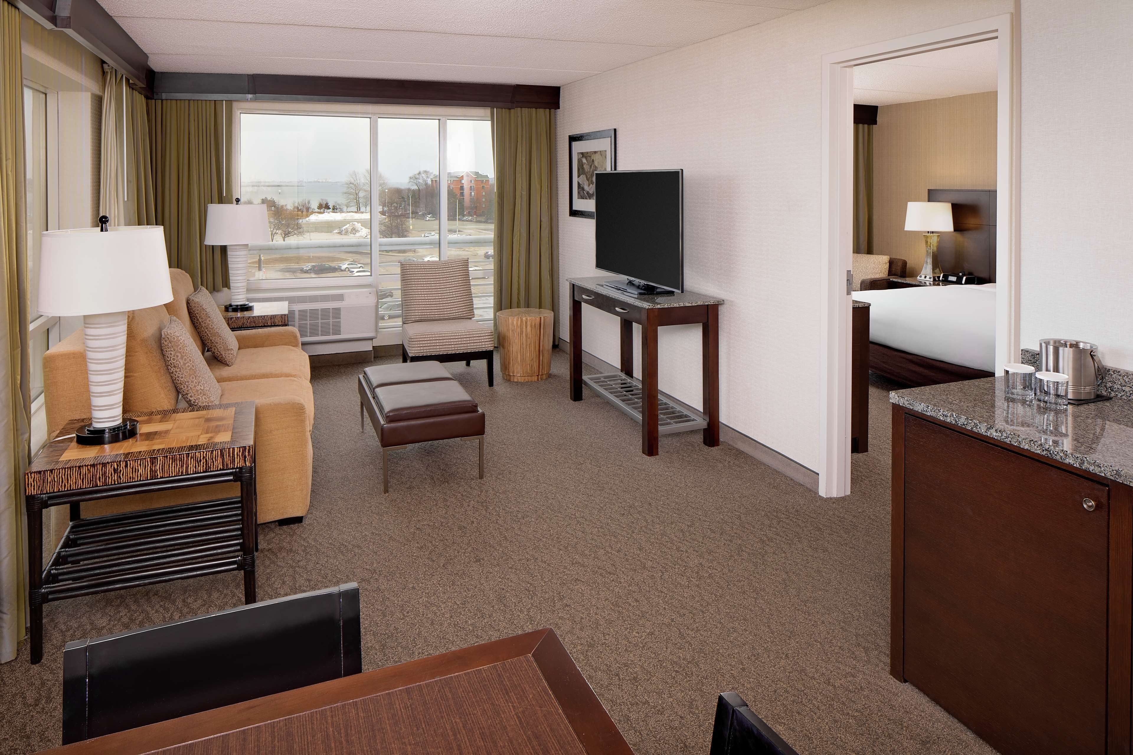 DoubleTree by Hilton Hotel Boston Bayside - Tap to explore photos