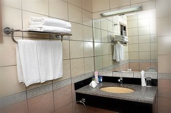 City Hotel photo 2
