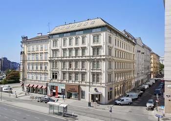 Living Hotel an der Oper by Derag image 1