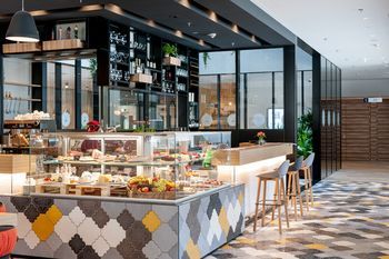 Hotel Bar