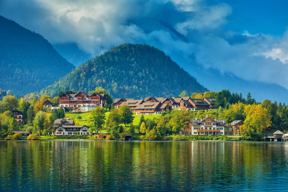 MONDI HOLIDAY Seeblickhotel Grundlsee Dachstein Mountains Austria thumbnail