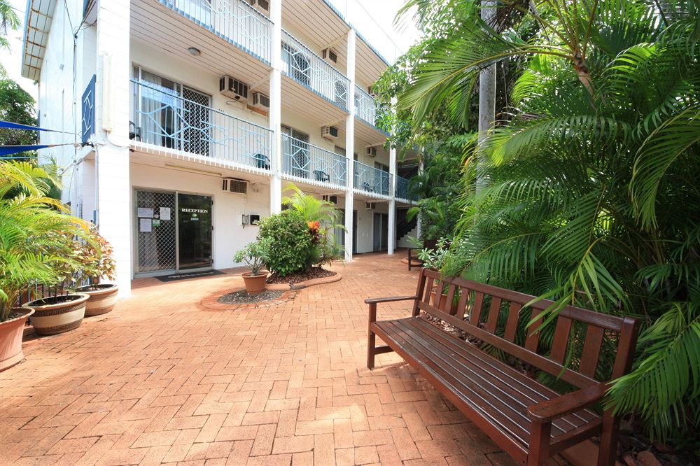 Coconut Grove Holiday Apartments image 1