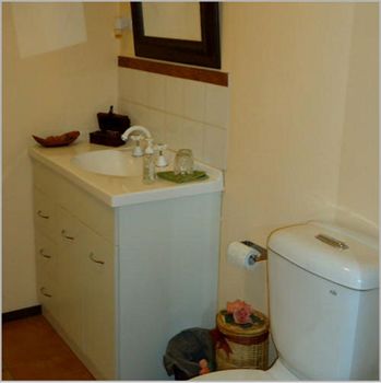 Carmelot Bed & Breakfast photo 3