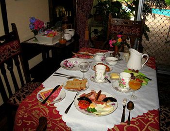 Carmelot Bed & Breakfast photo 4