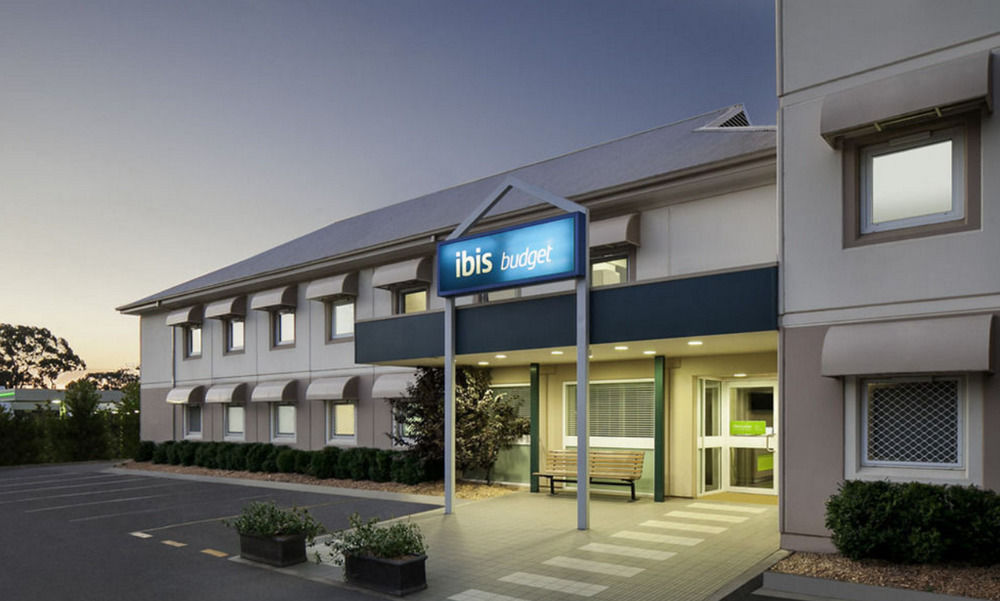 ibis Budget Canberra image 1