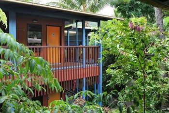 Magnums Accommodation Airlie Beach - Adults Only image 1