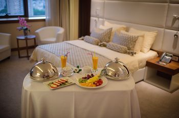 Room Service - Dining