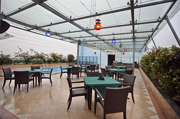 Poolside Bar