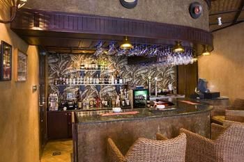 Hotel Bar