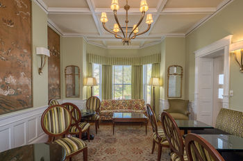 Hotel Lounge