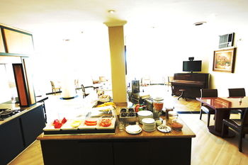 The Hill Residence photo 2