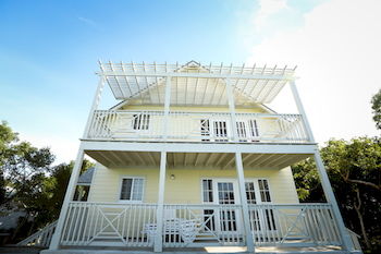 Island Seaside Suites