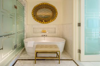 Deep Soaking Bathtub