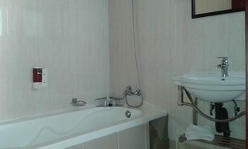 Okavango Roadside Guesthouse photo 2