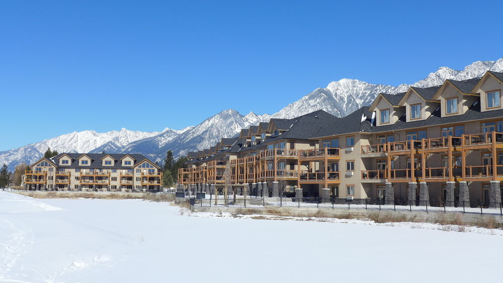 Bighorn Meadows Resort 레이디엄핫스프링스 Canada thumbnail