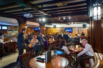 Hotel Bar