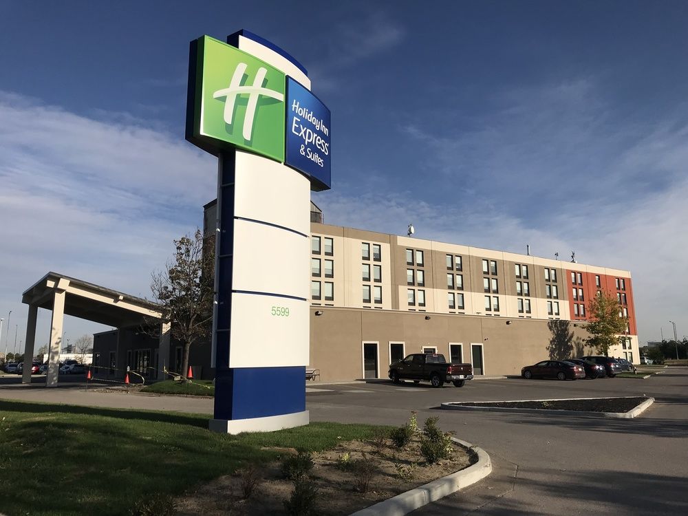 Holiday Inn Express & Suites Toronto Airport West image 1