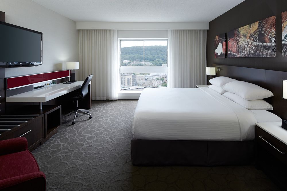 Delta Hotels by Marriott Montreal image 1
