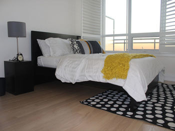 EG Suites - Vibrant Suite w Great View photo 3