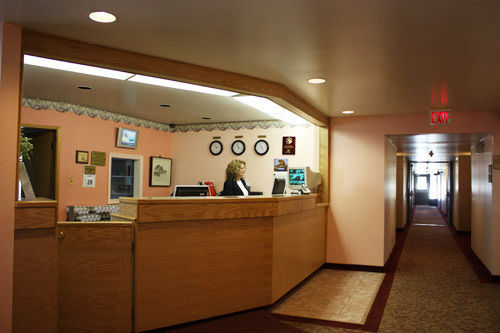 Redwood Motor Inn image 1