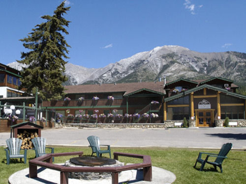 Rundle Mountain Lodge image 1