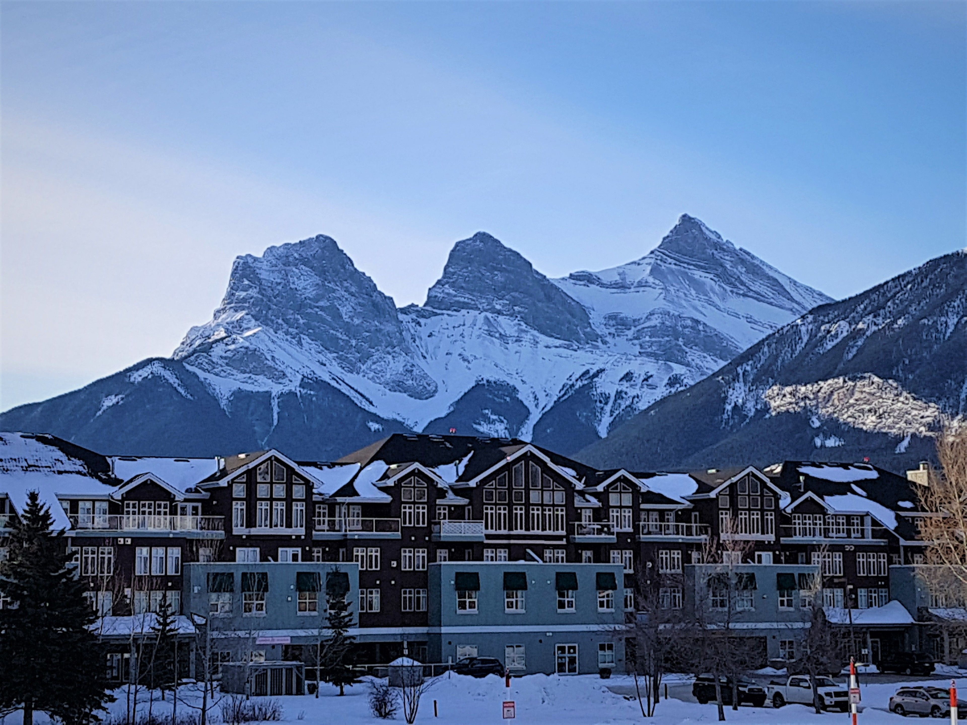 Sunset Resorts Canmore and Spa image 1