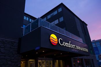 Comfort Inn & Suites Downtown Edmonton image 1