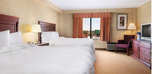 Quality Inn & Suites Niagara Falls City image 1