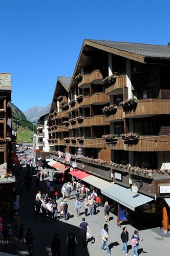 Hotel Schweizerhof Zermatt image 1