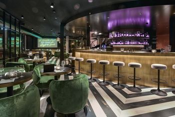 Hotel Bar