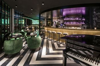 Hotel Bar