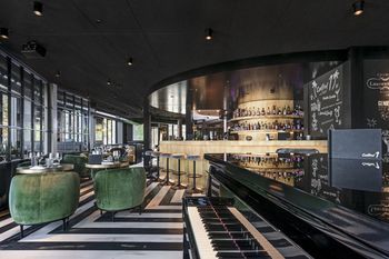 Hotel Bar