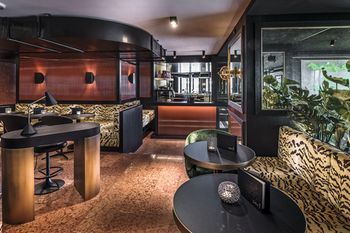 Hotel Lounge