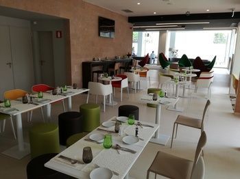 Food Court