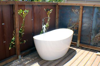 Deep Soaking Bathtub