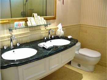 Chateau Regency Apartment photo 3