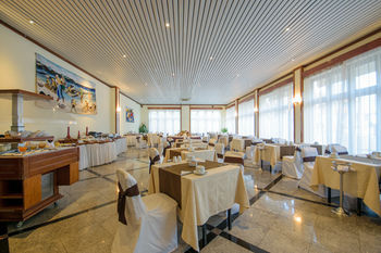 Food Court